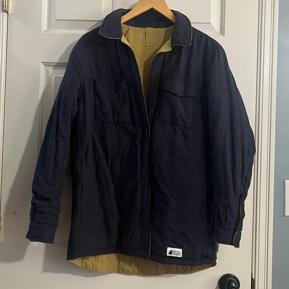 MEC Reversible Shacket w/ Magnetic closure - Picture 3 of 4